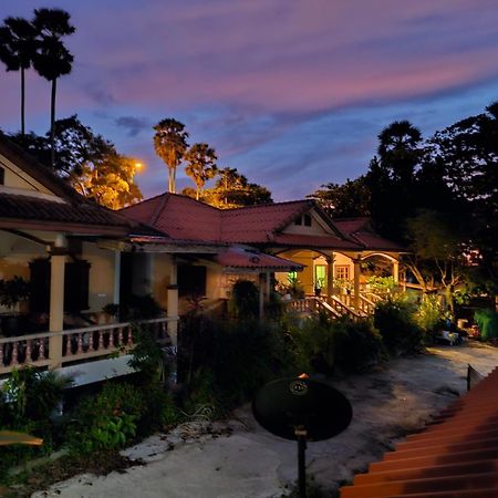 Bohemian Apartment At Ya Nui Beach Phuket ภายนอก รูปภาพ